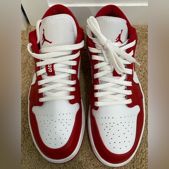 Like-new Jordan 1 low in “gym red”. US Men’s 8/US Women’s 9.5/UK Men’s 7. - Picture 4 of 6